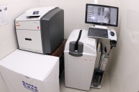 Sala técnica para verificação das imagens de Raio X e Mamografia